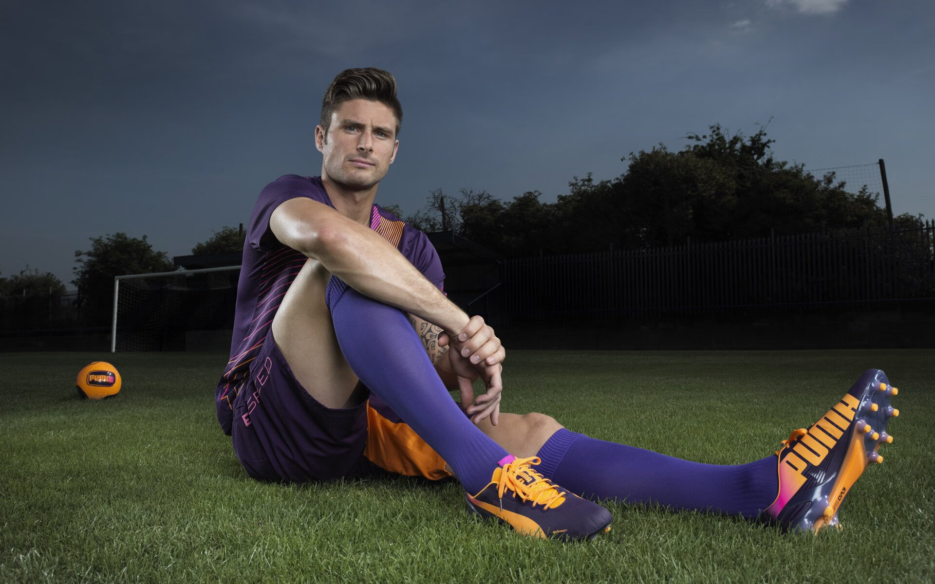 “智慧足球场地：AI裁判与实时数据分析应用推广”，智慧足球公园