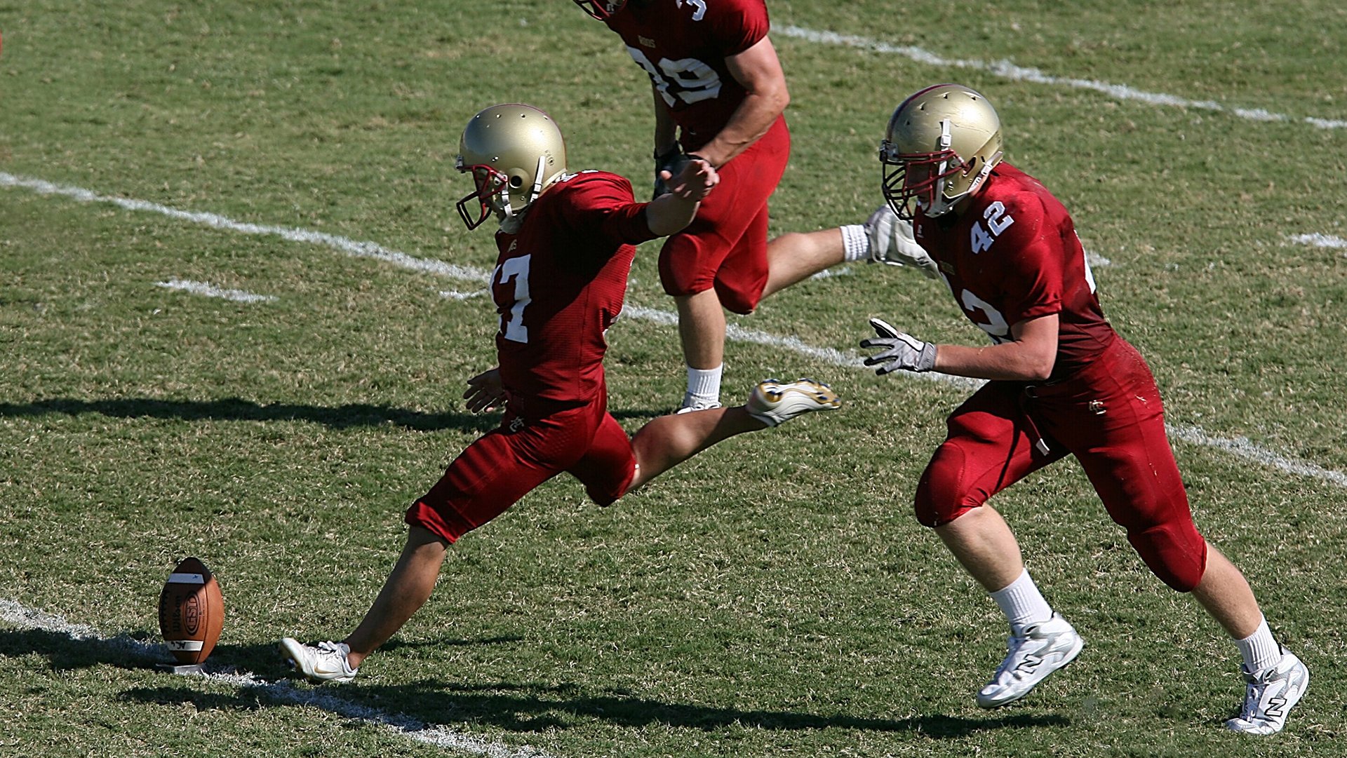 中国男足海外拉练提升控球与防守质量，中国男足在海外效力的球员